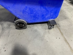lot 92 image: Blue Tilt Truck