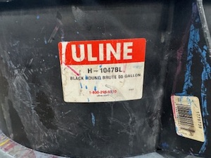 lot 95 image: Four 35 Gallon Brute Trash Cans