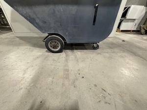 lot 37 image: Tilt Truck