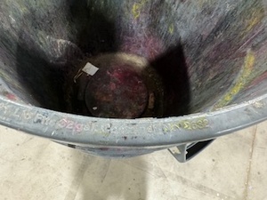 lot 54 image: 32 Gallon Brute Trash Cans, Quantity 4