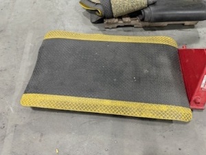 lot 125 image: Antifatigue Mats, Quantity Five