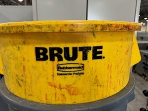 lot 129 image: Brute 55 Gallon Trash Cans (Quantity Four)