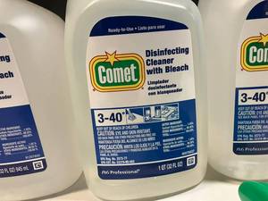 lot 144 image: Comet Disinfectant with Bleach