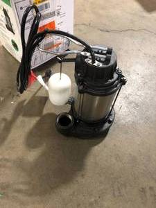 Wayne 34 HP Submersible Sump Pump   Customer Returns See Pictures