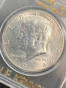 lot 11 image: 1964 US KENNEDY HALF DOLLAR IN CASE