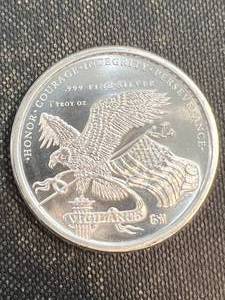 lot 15 image: 1 TROY OZ .999 FINE SILVER DONALD TRUMP ROUND