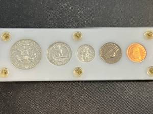 lot 18 image: 1964 US PROOF SET IN HARDCOVER CASE