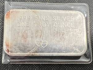lot 38 image: 1 TROY OZ .999 FINE SILVER SHIELDS MINT BAR