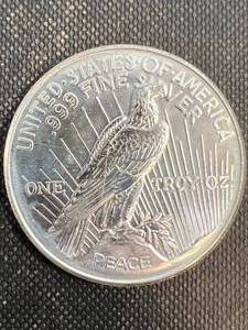 lot 40 image: 1 TROY OZ .999 FINE SILVER PEACE DOLLAR DESIGNED ROUND