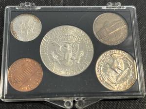 lot 47 image: 1964 US MINT SET