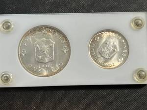 lot 58 image: MAC ARTHUR 2 SILVER COIN SET