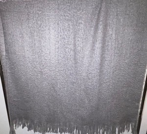 Soft Cynthia Rowley Grey Throw