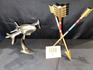 Lot of 2 Accent Pieces - Propeller Airplane and Arrow Trio