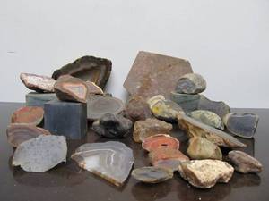 lot 10 image: Lot of Assorted Agates Geodes Rocks etc