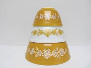 lot 27 image: Set of 3 Vintage PYREX Butterfly Gold Nesting Bowls