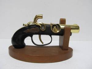lot 34 image: Very Cool old Vintage 1950s-60s Flintlock Pistol Cigarette Table Lighter