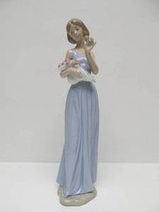lot 61 image: Nao by LLADRO Porcelain Figurine - Young Woman wFlowers