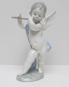 lot 63 image: LLADRO Porcelain Figurine - AngelCherub Playing Flute
