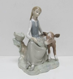 lot 64 image: LLADRO Porcelain Figurine -Young Lady wCow