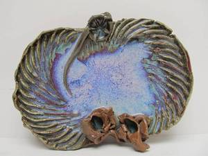 lot 79 image: Large Hand Thrown Studio Art Pottery Terracotta Decorative Plate 17.5 Signed
