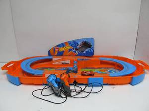 lot 85 image: Hot Wheels Slot Cars Race Track Portable Set  Works