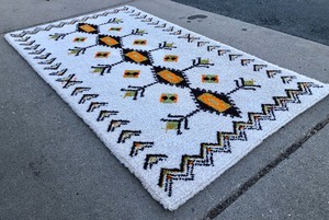 lot 104 image: Very Nice Looking Southwestern Style Rug