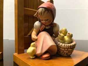 lot 115 image: Set of Vintage HUMMEL Bookends