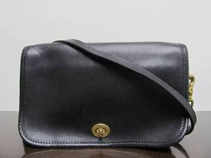 lot 166 image: Nice Vintage Genuine Leather COACH Purse - Black