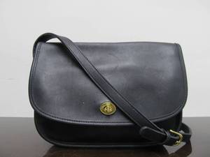 lot 168 image: Nice Vintage Genuine Leather COACH Purse - Black