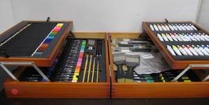 lot 170 image: LARGE Brand New Art Set in Dovetailed Wood Case