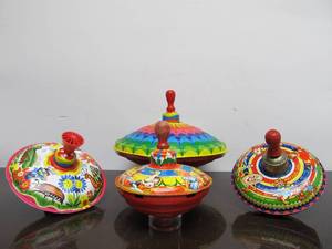 lot 175 image: Lot of 4 Vintage Tin Toy Spinning Tops