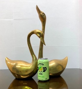 lot 142 image: Larger Mid Century Brass Swans - 18