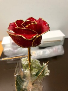 lot 149 image: Lot of (4) 24K Gold Dipped Real Roses