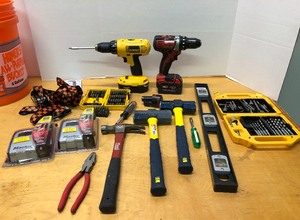 lot 194 image: Lot of Assorted Tools - Many Unused