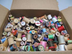 lot 202 image: LARGE Lot of Vintage Thread Spools wThread