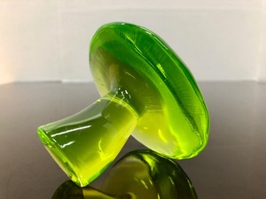 lot 246 image: Vintage Mid Century Green Glass Mushroom Paperweight by Viking Glass
