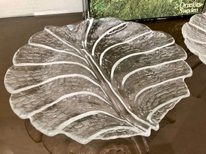 lot 252 image: Pair of Orrefors Sweden Lars Hellsten Design Glass Platters