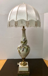 lot 255 image: Beautiful Hand Painted Porcelain Table Lamp wWonderful Shade