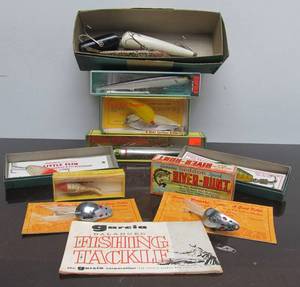 lot 222 image: Great Lot of Vintage Fishing Lures wBoxes - Including Early Fish Decoy