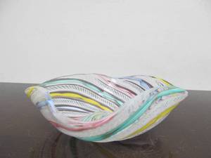 lot 224 image: Lovely Old Vintage Hand Made Latticino & Ribbon Glass Bowl