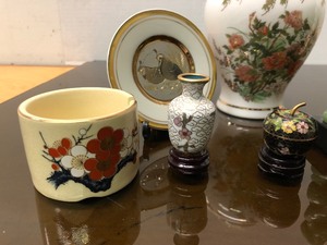 lot 288 image: Estate Lot of Oriental Vintage Decor Pieces