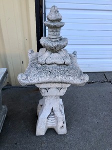 lot 293 image: Large heavy Concrete Yard  Garden Statue