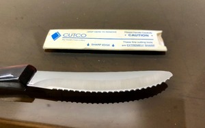 lot 286 image: Like-New CUTCO Serrated Knife