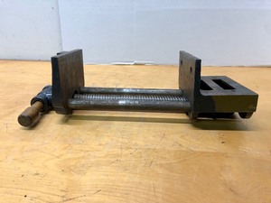 lot 296 image: Old Vintage Heavy Duty Quick Release Bench Vise