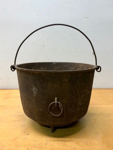 lot 306 image: Antique Cast Iron 3-Legged Pot