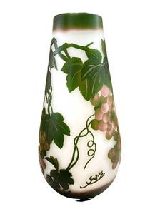 lot 257 image: Reproduction GALLE Cameo Glass Vase