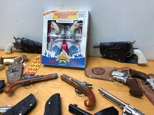 lot 333 image: Awesome LARGE Estate Lot of Vintage Cap Guns #2