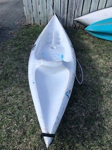 lot 337 image: 10 White Kayak