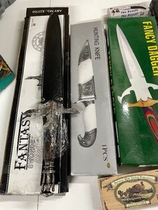 lot 156 image: Large Lot of Assorted Knives