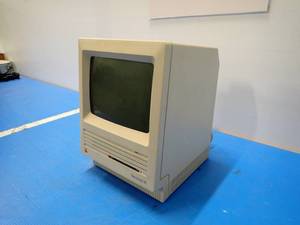 Vintage Apple&nbspMacintosh SE M5011  1 Mbyte RAM  800K Drive  No HDD  includes power cable